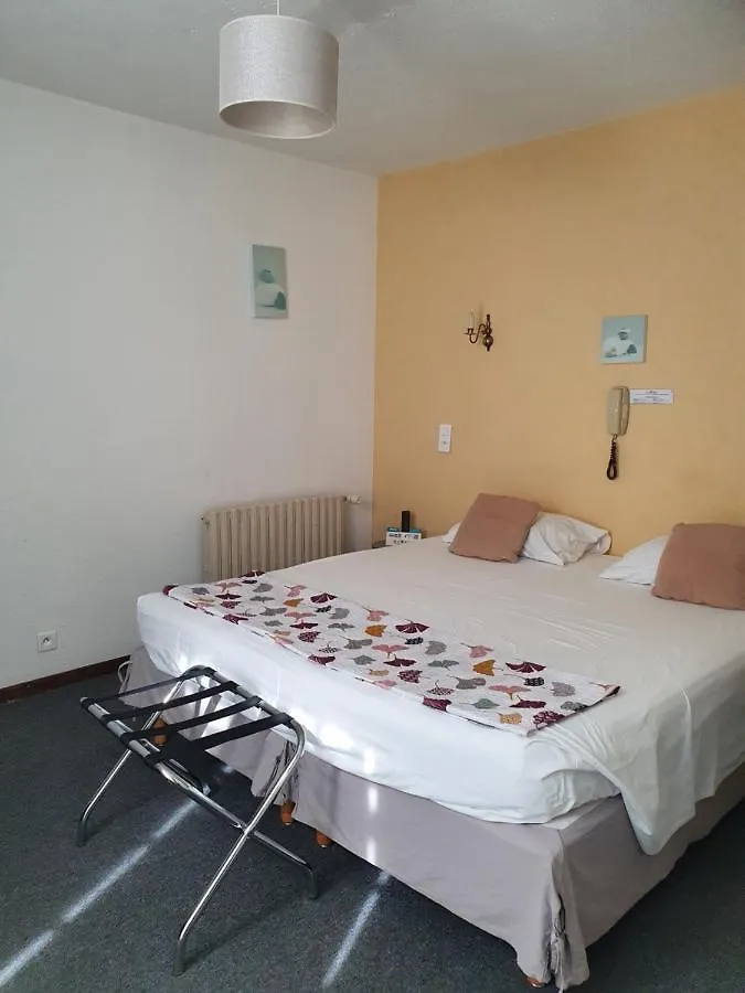 Le Petit Manoir Logis Hotel Les Angles   Les Angles (Gard)